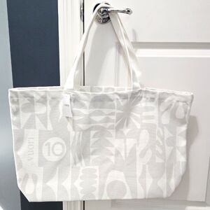 NWT Vuori 10yr Anniversay Limited Edition Tote Bag
